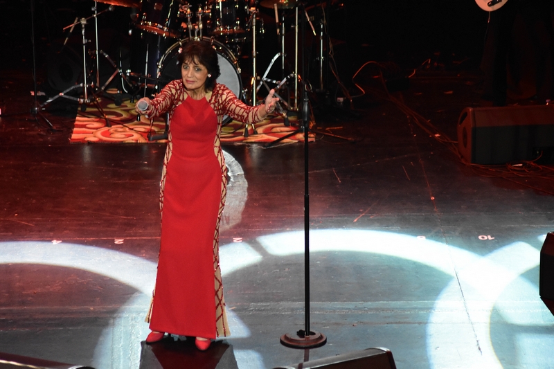 Linda de Suza au Casino Du Liban